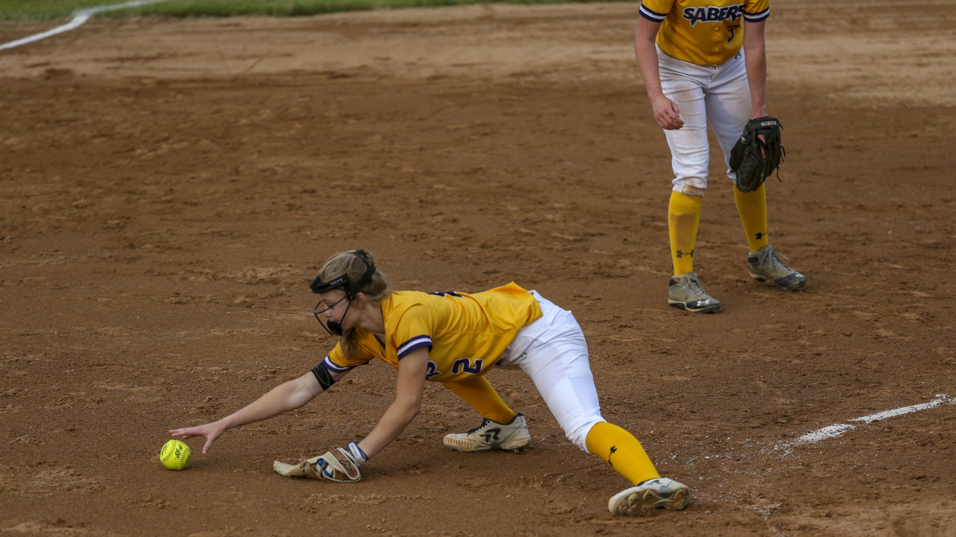 061819-qct-spt-dewitt-softball-017
